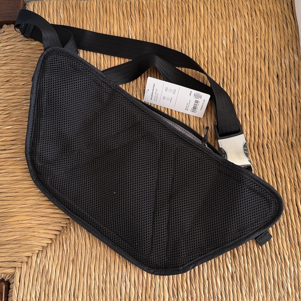 Athleta NWT Excursion‎ Waistbag Everywhere Stowaway Fanny Pack Bag Black - Picture 12 of 13